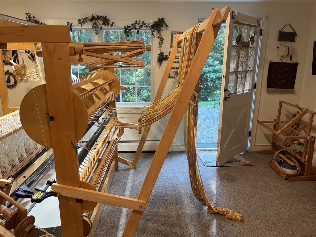 My first floor loom and a scarf project < with my hands - Dream